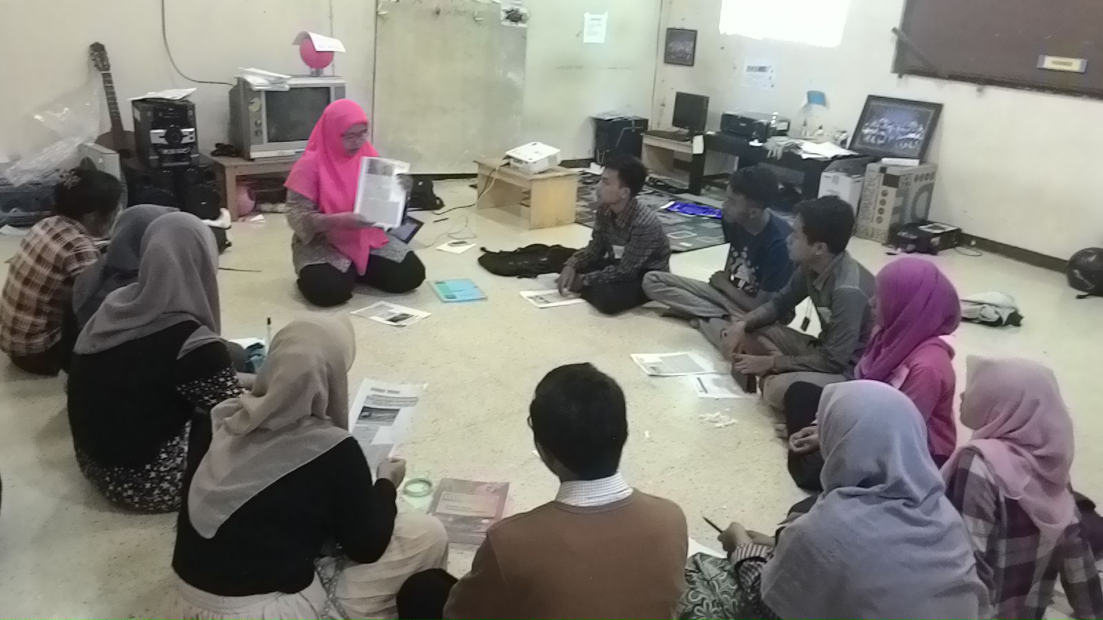 Gedhe Dampingi Pelatihan Jurnalistik UKM SEF UNSOED