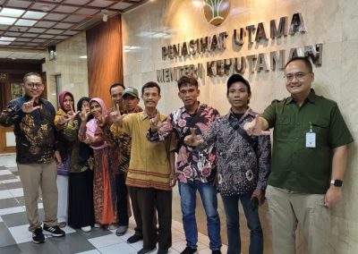 Transformasi Perhutanan Sosial: Membangun Kelembagaan Ekonomi Berbasis Kewirausahaan Sosial