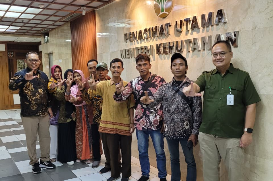 Transformasi Perhutanan Sosial: Membangun Kelembagaan Ekonomi Berbasis Kewirausahaan Sosial