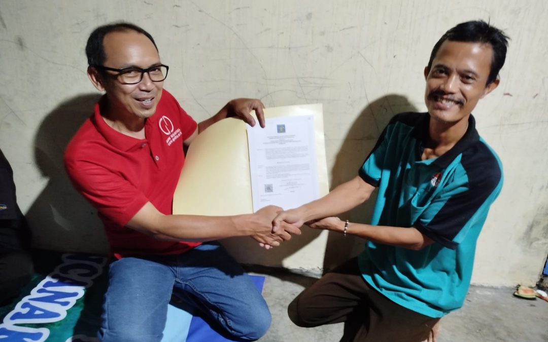 Penyerahan SK Koperasi di Desa Sarwadadi Tandai Berakhirnya Pendampingan dan Penguatan Perhutanan Sosial